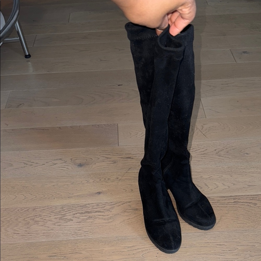 Elegant Black Over-the-Knee Boots with Suede Finish